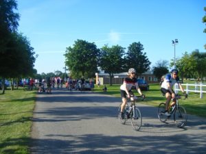 riders heading off as we head in to register