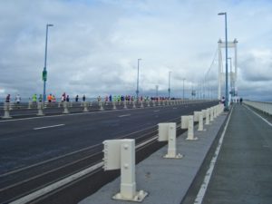 runners-on-the-bridge